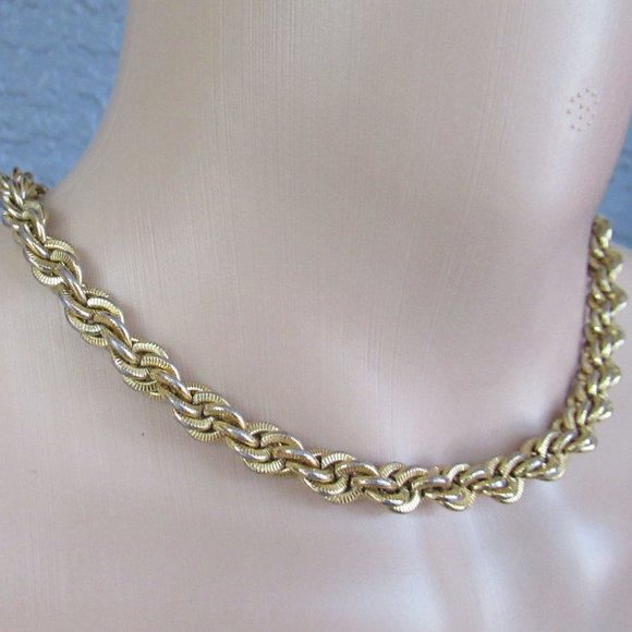 Monet 14 inch choker necklace plus 2 inch extender, Twisted gold link style, VTG - Picture 5 of 13